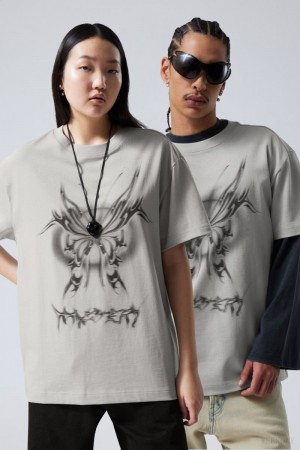 Mystery Butterfly Weekday Oversized Graphic Printed T-shirt | EMFN9998