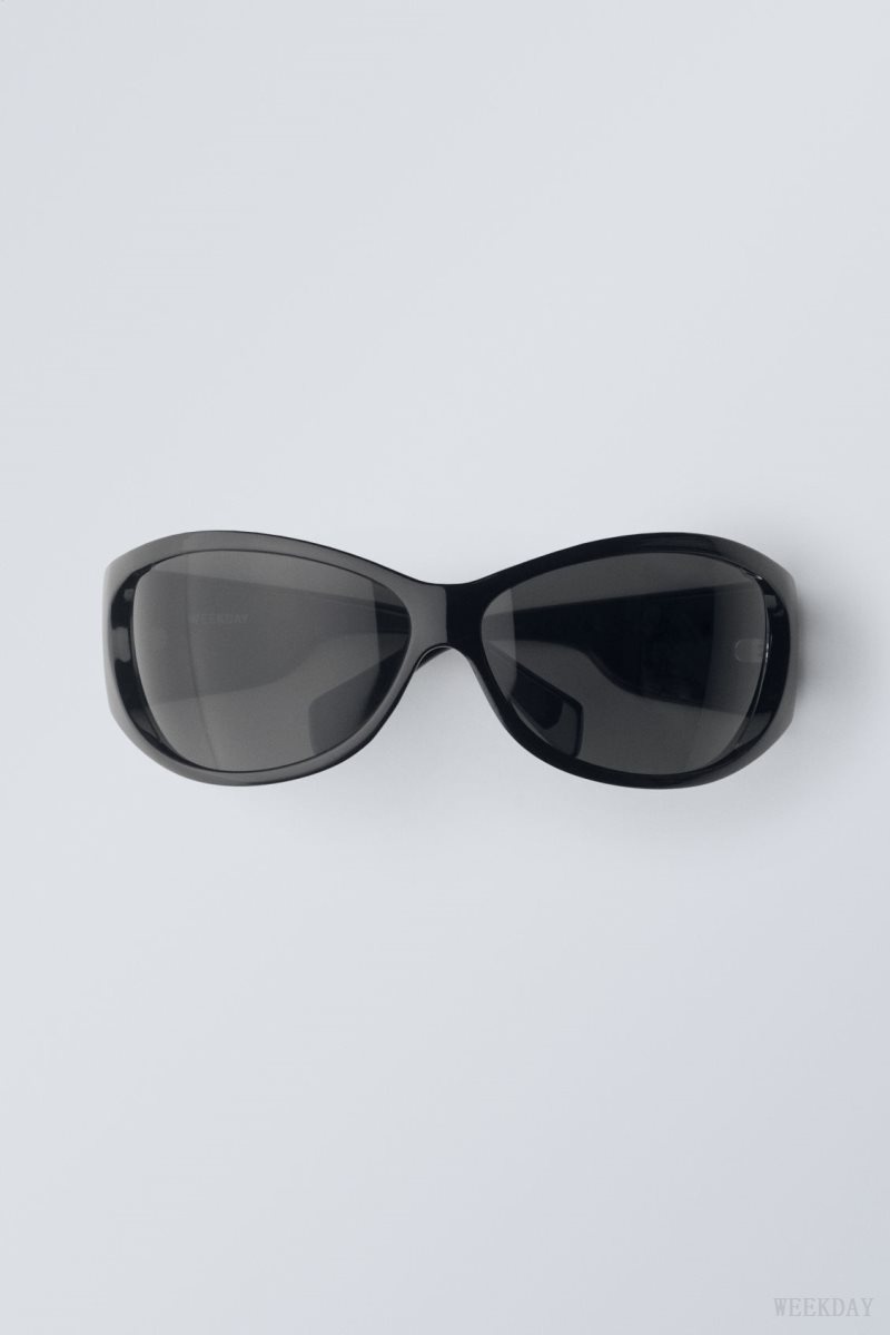 Black Weekday Strike Sunglasses | PGZR8650