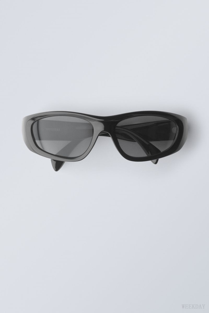 Black Weekday Trek Sunglasses | LOHD6723