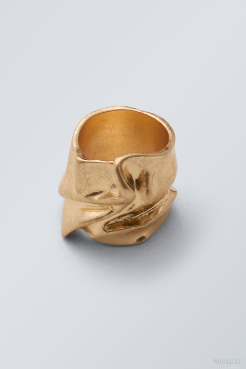 Gold Weekday Ivy Crinkled Ring | XBZD5794