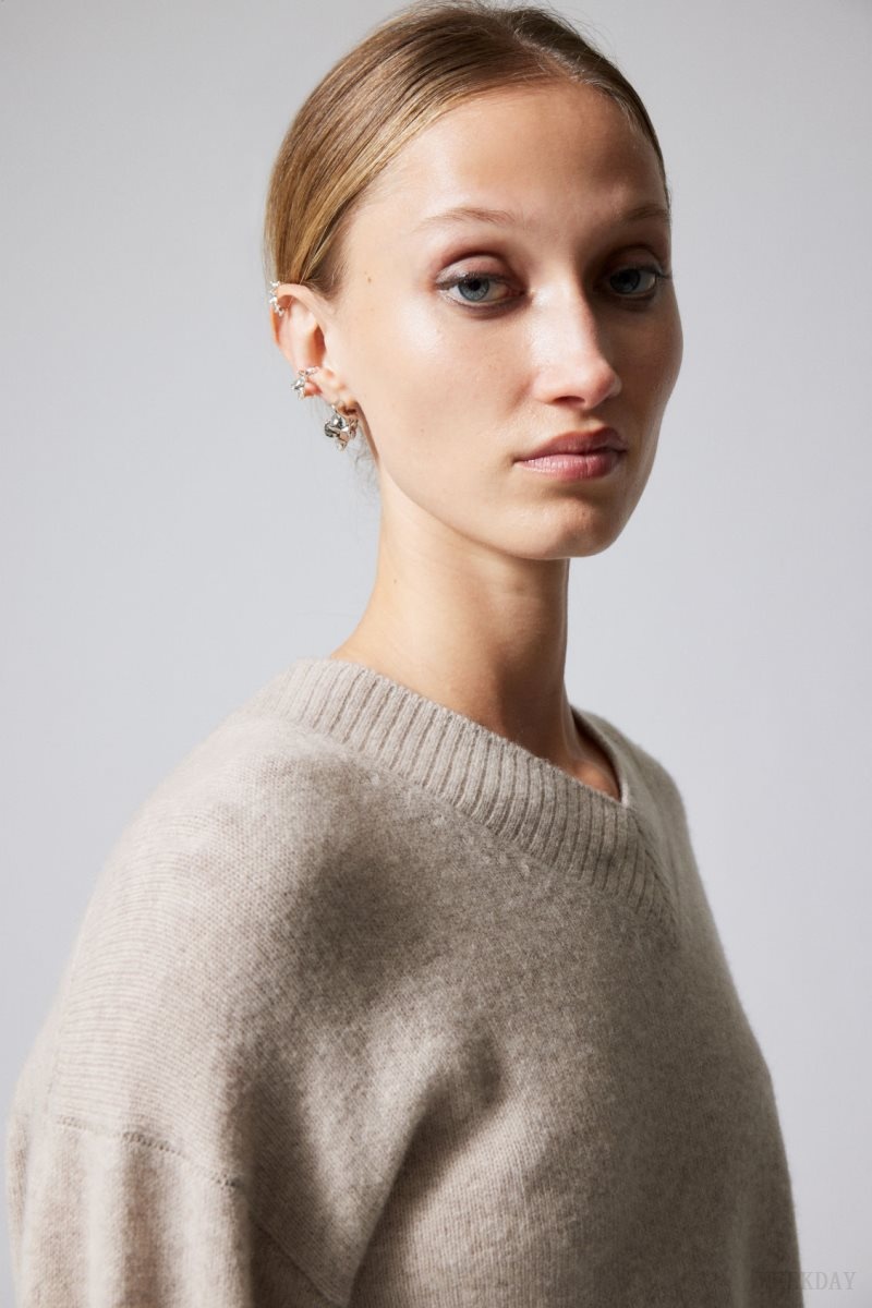 Light Mole Weekday Reese V-neck Wool Sweater | JZVW1681