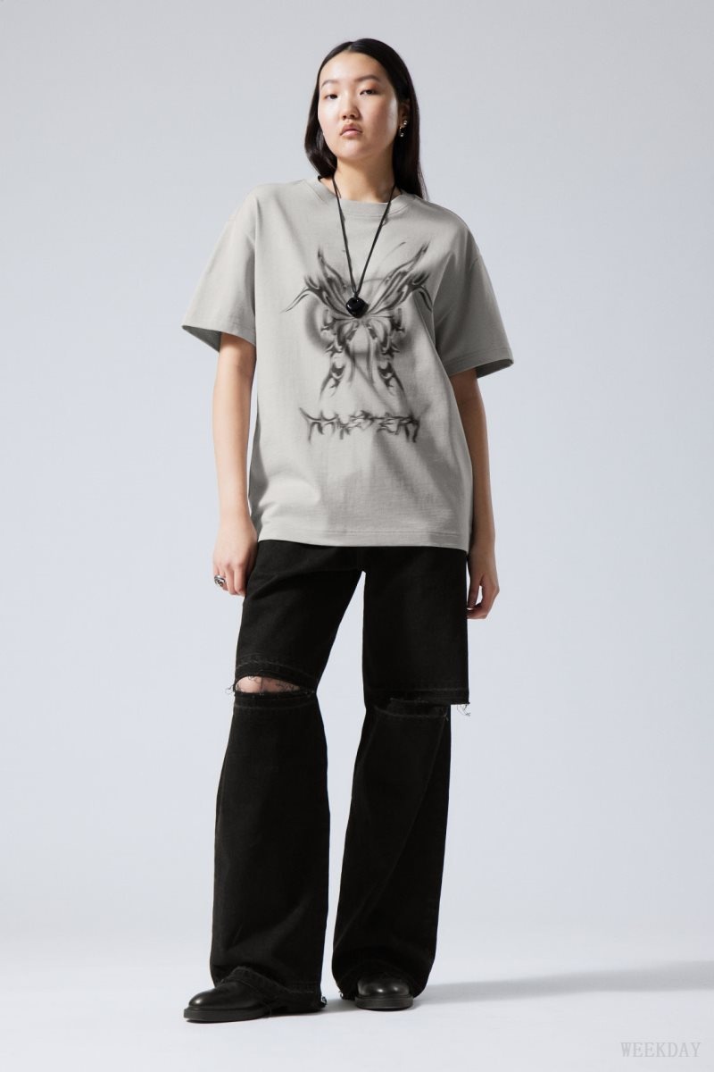 Mystery Butterfly Weekday Oversized Graphic Printed T-shirt | EMFN9998