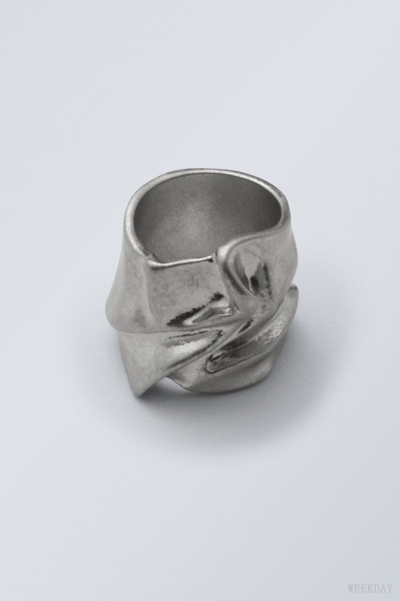 Silver Weekday Ivy Crinkled Ring | KFGZ8340